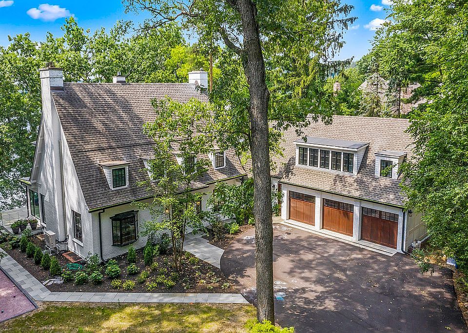 1st image of 304 Juniper Ln