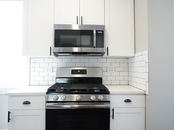 3rd image of 2544 N Avers Ave #2R