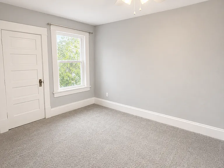 390 E Whittier St — Photo 13