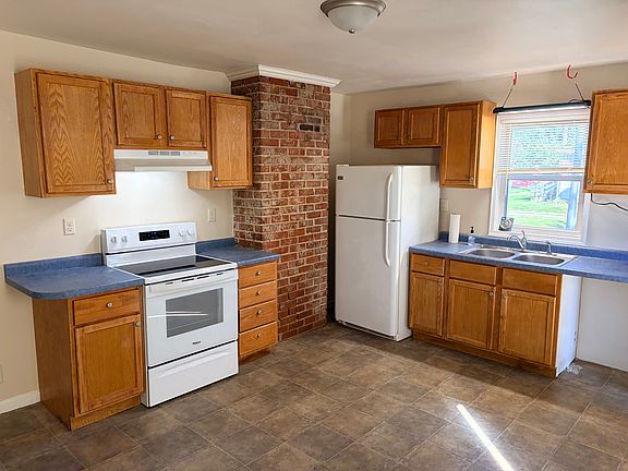 4th image of 1010 N Champaign St