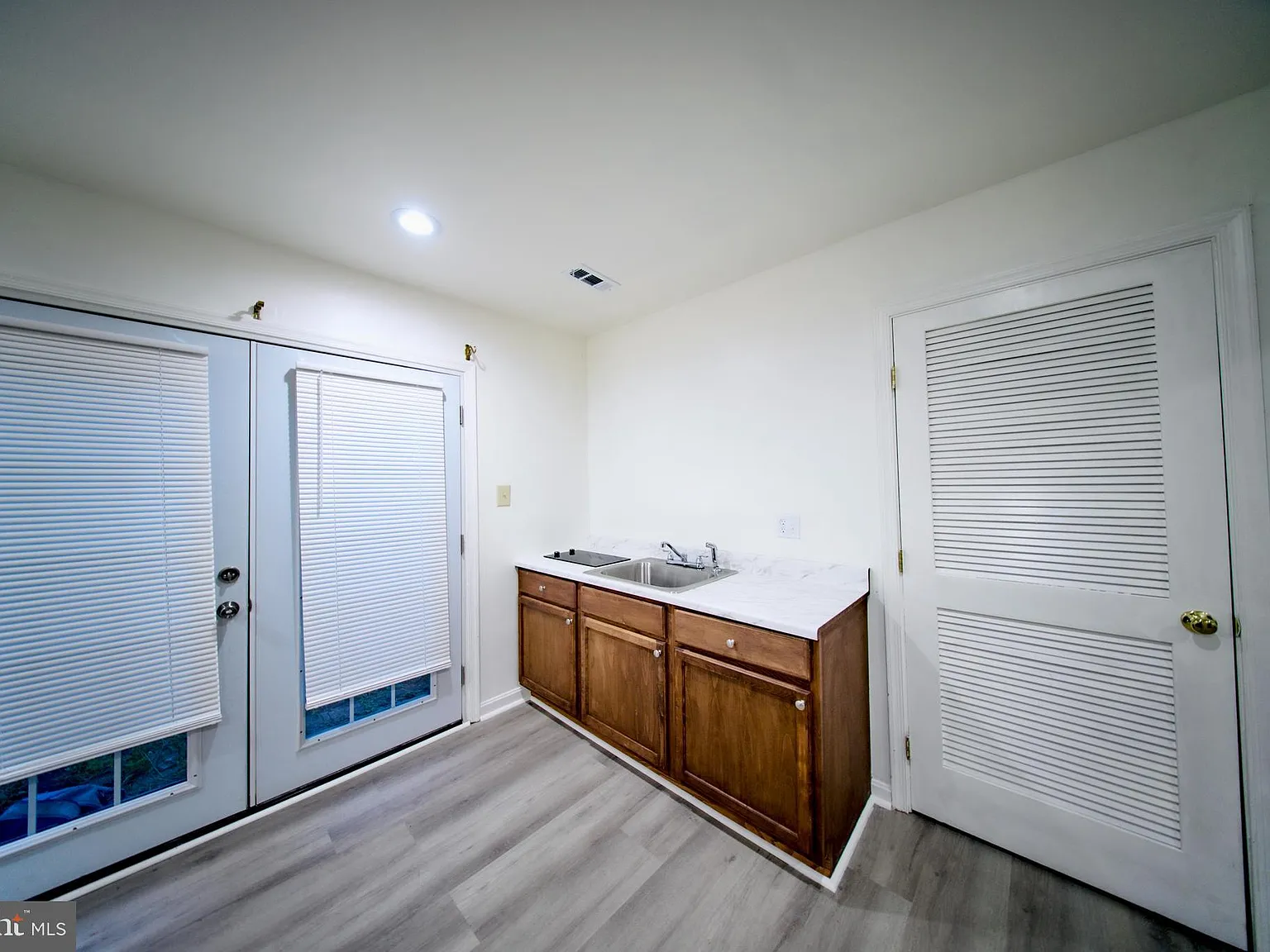 1 bed, 1164 sqft, $1,200 — Photo 4
