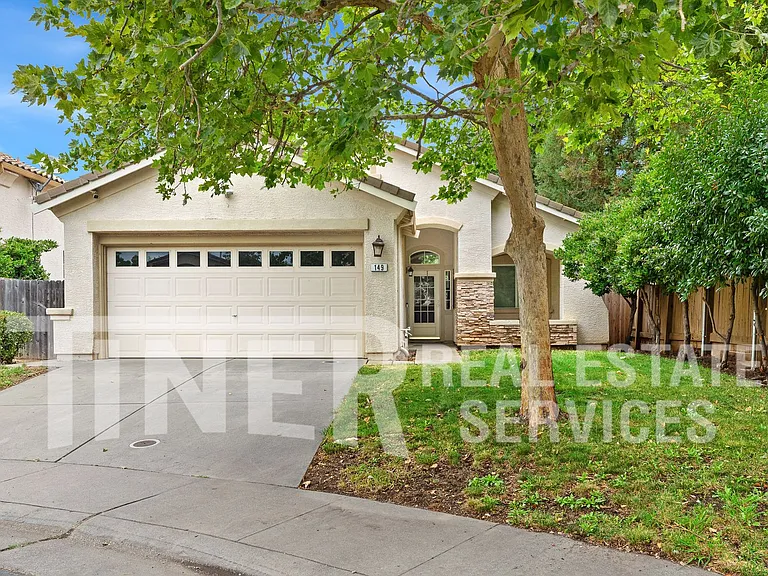149 Canberra Ct — Photo 1