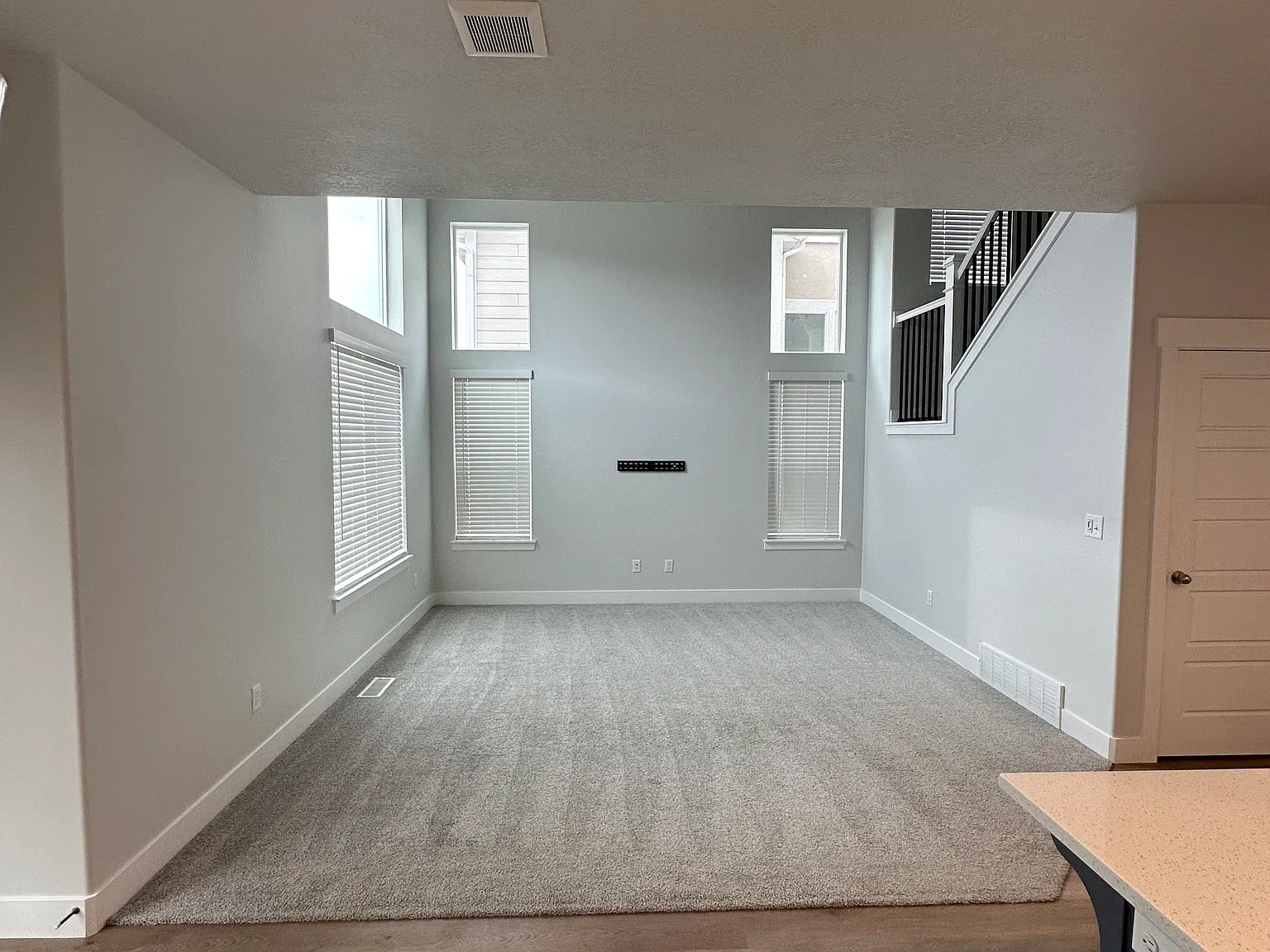 1002 N Freeman Dr — Photo 3
