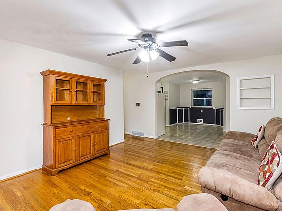 5th image of 1375 Washington Cir