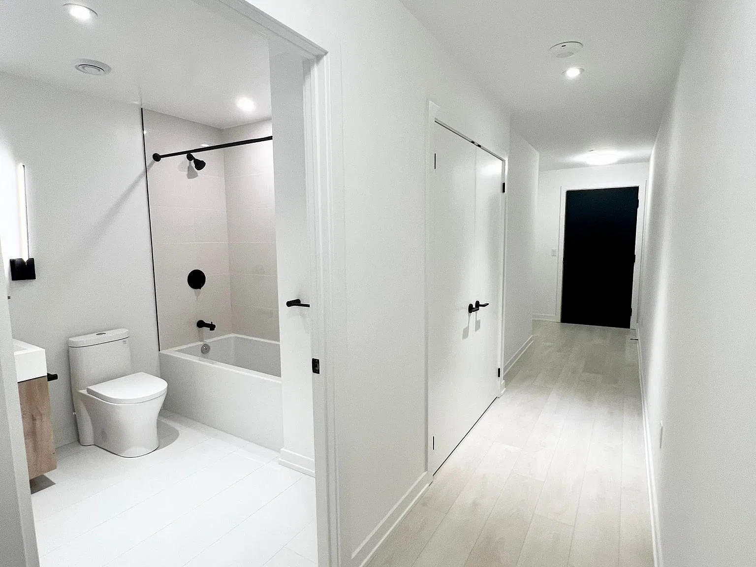 Line 5 Condos — Photo 4