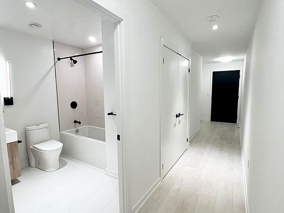 4th image of 127 Broadway Ave #204