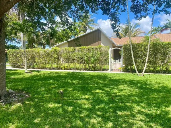 417 SE 4th St, Dania Beach, FL 33004