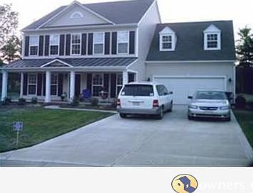 Front view - (4 parking spots)