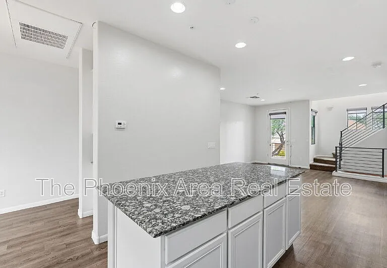 2090 S Dorsey Ln #1048 — Photo 8