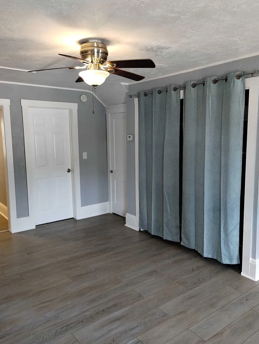 Building Photo - 831 N Oleander Ave #1