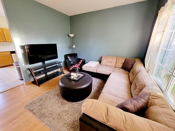 4th image of 430 Pebble St