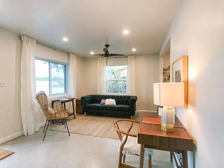 1402 E Roger Rd — Photo 7