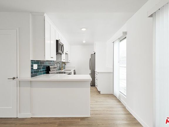 2nd image of 305 San Vicente Blvd #209