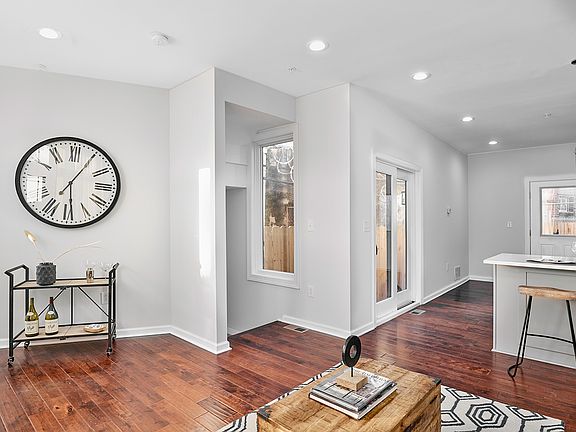 2nd image of 2119 Dickinson St