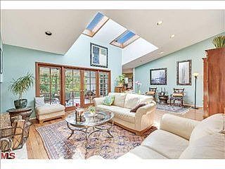 3rd image of 2723 Carmar Dr