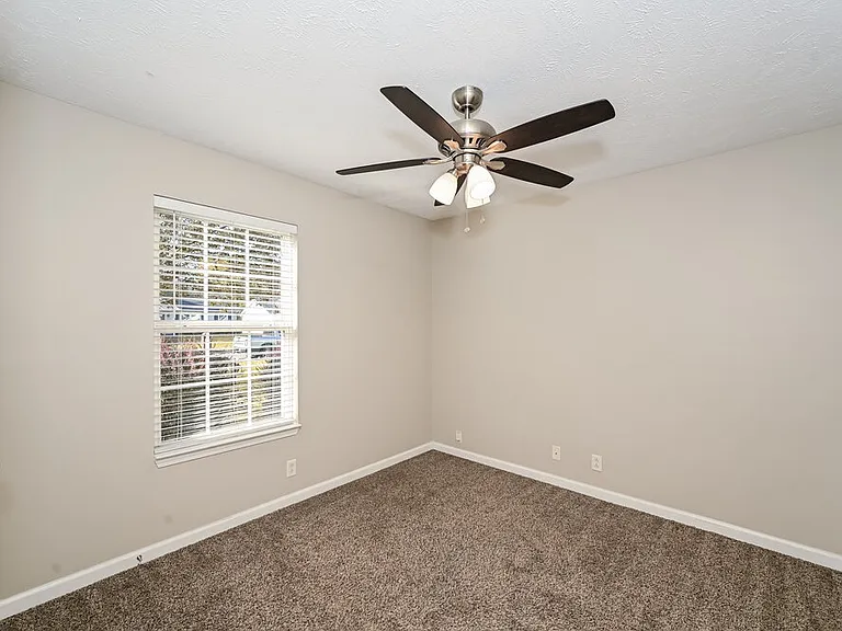 1147 Melvin Dr — Photo 13