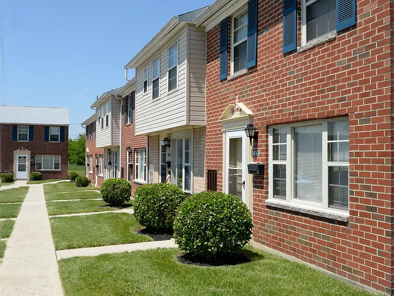 Yorktowne Townhomes — Photo 12