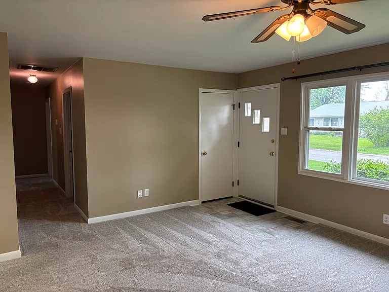 374 Raritan Dr — Photo 9