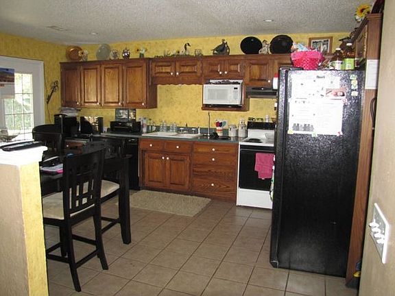 Great kitchen with can lights and tile floor