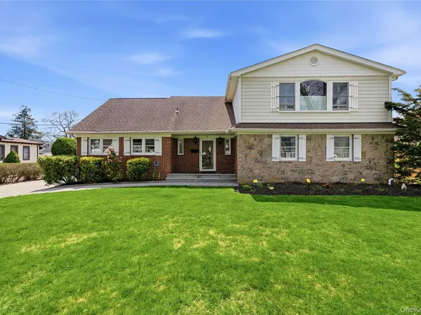 36 Hemlock Lane, Bay Shore, NY 11706