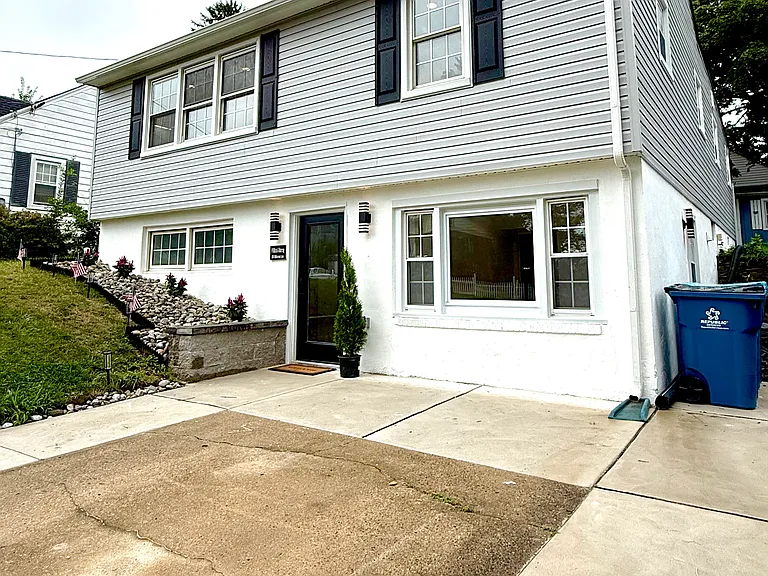 120 Hillcrest Ave — Photo 2
