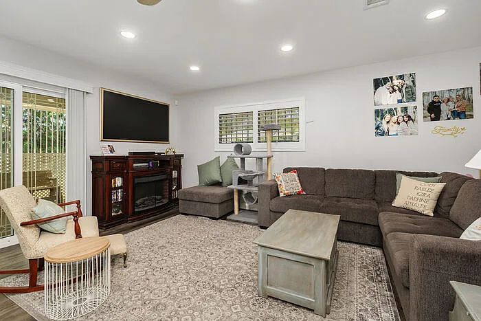 2 bed, 1378 sqft, $2,500 — Photo 3
