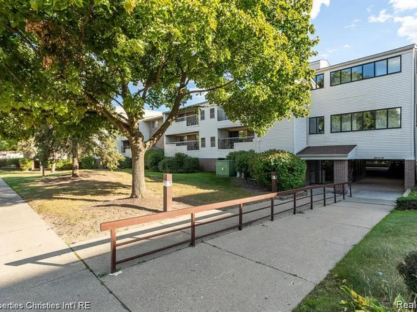 30414 Orchard Lake Rd Unit 13, Farmington Hills, MI 48334
