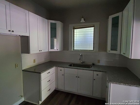 4th image of 209 Hawthorne