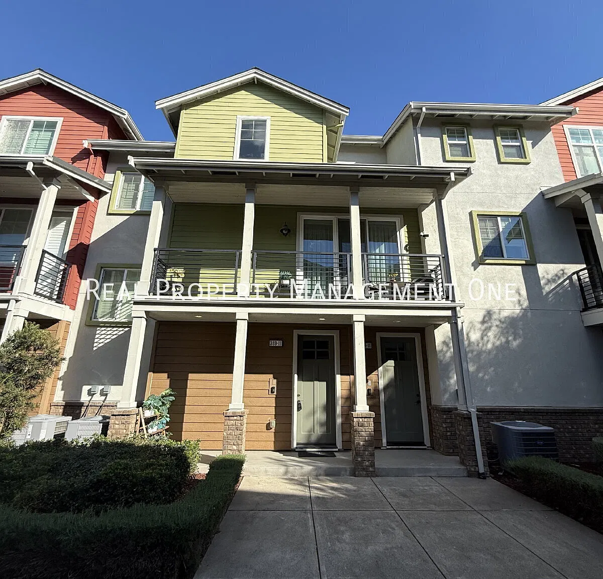 Gorgeous 2 Bed, 2.5 Bath in Highly Desired Sage Community — Photo 2