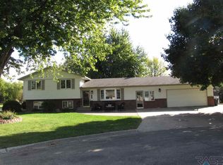 606 Roaring Cloud Cir, Luverne, MN 56156