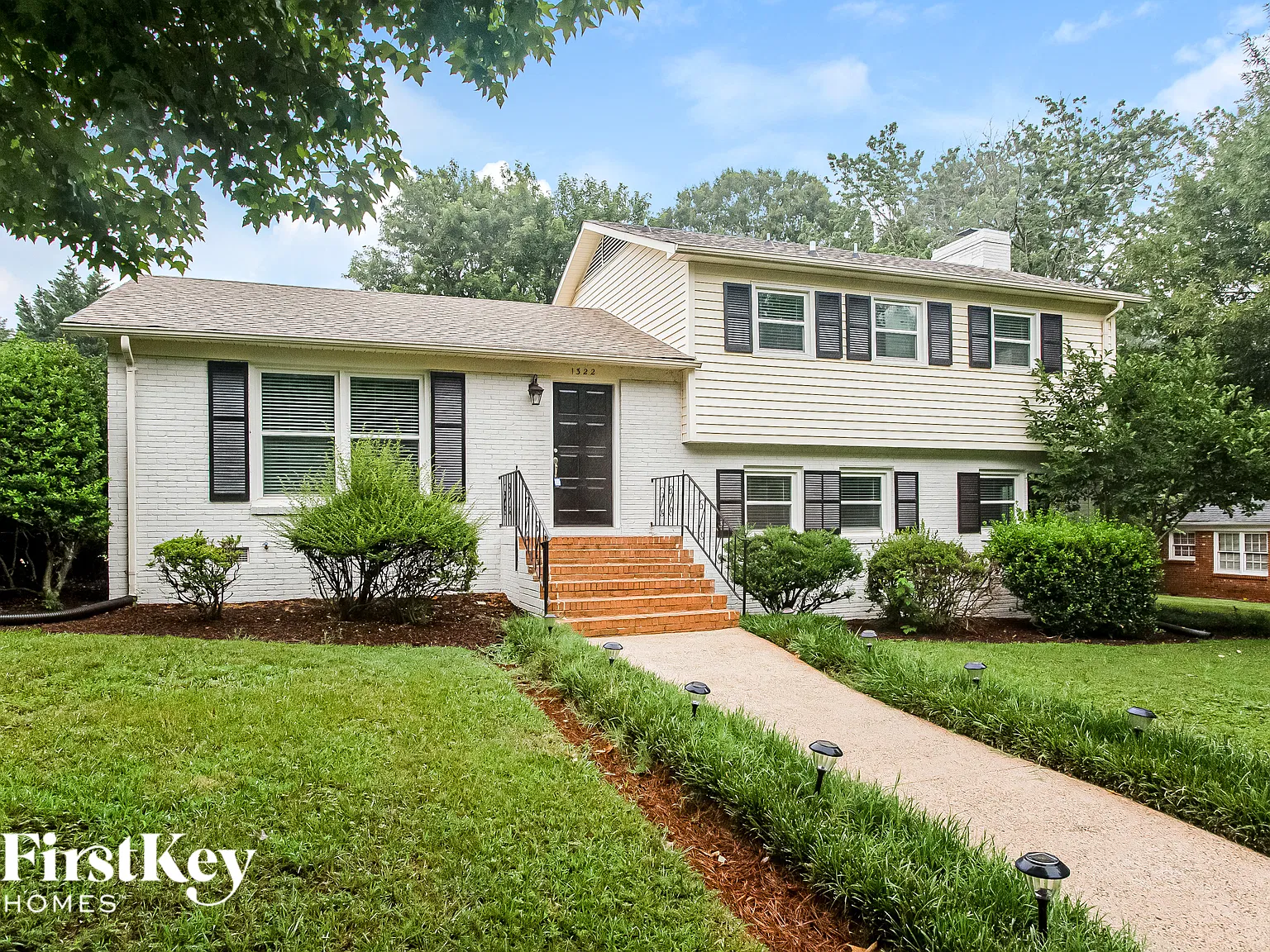 4 bed, 2.5 bath, 1824 sqft, $2,280 — Photo 3