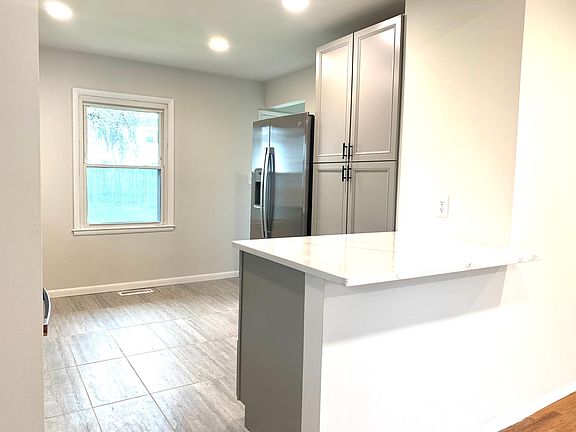 4th image of 3434 Kenlawn St