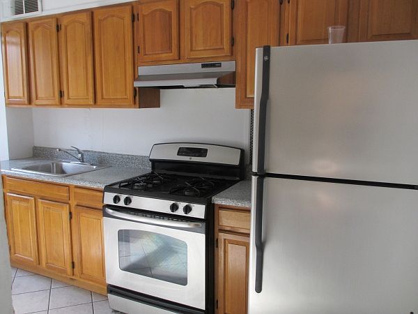 1st image of 121 La Salle St APT 4