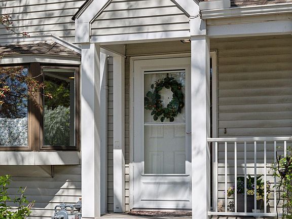 5th image of 223 2nd St NE