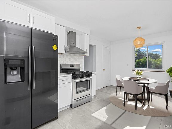 3rd image of 8527 Metropolitan Pkwy