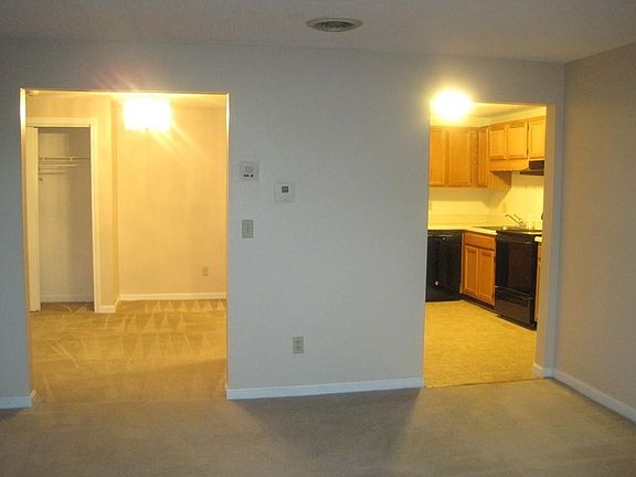 4th image of 72 Randolph Dr