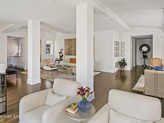 3rd image of 33 E Bellevue Pl Unit 7-E