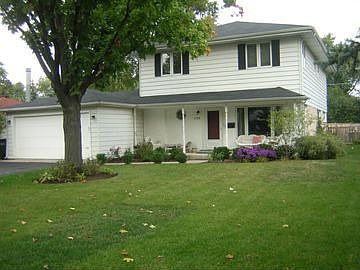 Attached 2+car garage--welcome home!