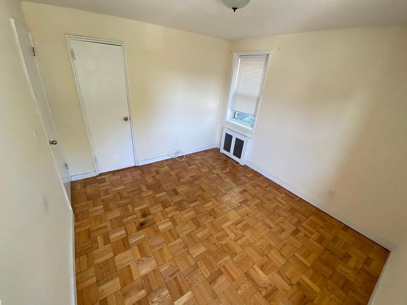 3rd image of 126 Franklin Ave APT 4C