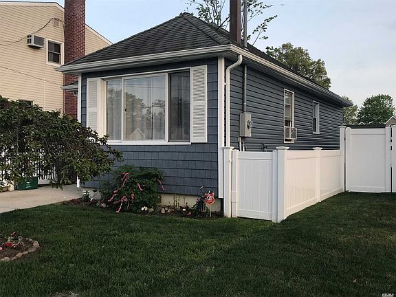 2nd image of 3682 Roanoke St