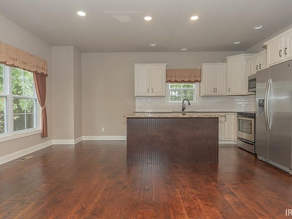 5th image of 4211 Meadowbrook Ln