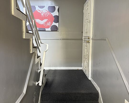3rd image of 4034 Abourne Rd APT A