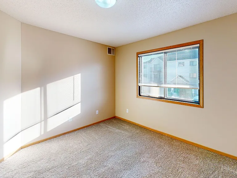 Dakota Park Apartments — Photo 20