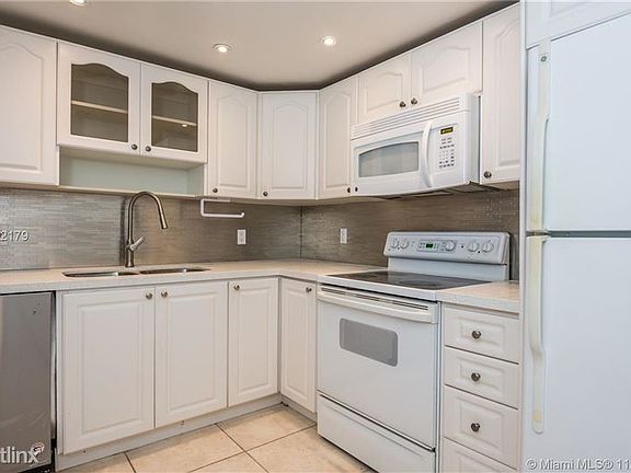4th image of 9721 E Bay Harbor Dr APT 5D