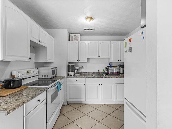 5th image of 1810 N 16th Court
