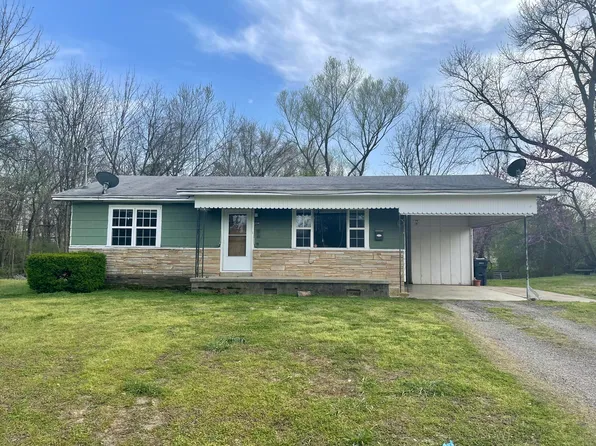 304 SE 2nd St, Atkins, AR 72823