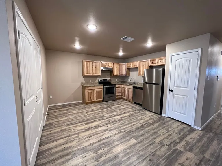 2503 N Avenue O — Photo 11