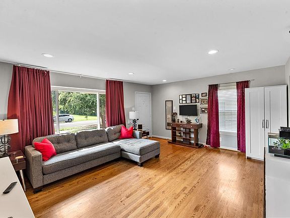5th image of 1244 S Marlborough Ave