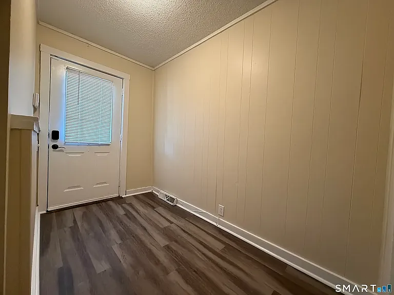 37-41 Jackson Ave #1 — Photo 2