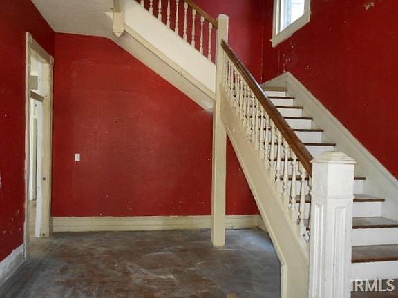 3rd image of 813 SE Riverside Dr